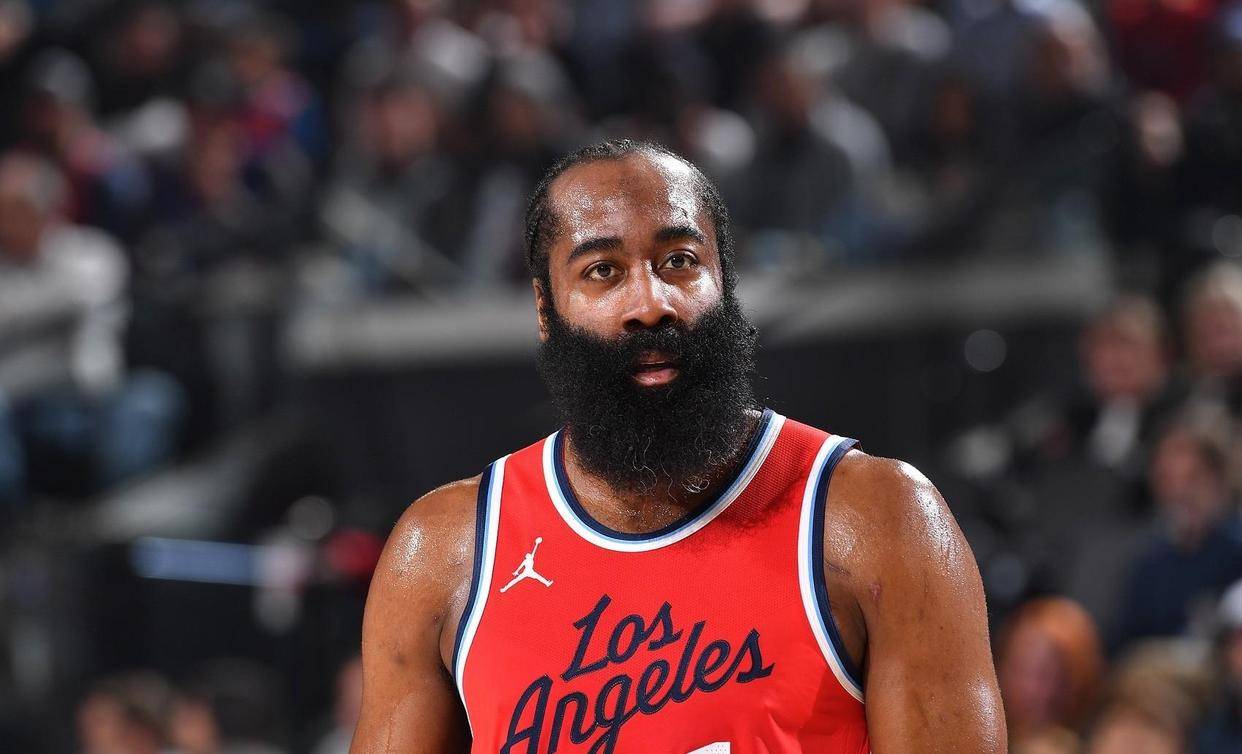 哈登官方公布新规，球队未来可期引发争议，险胜球迷热议！