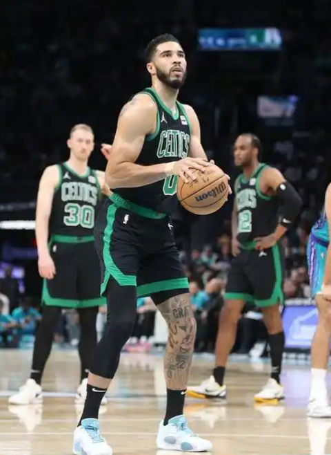 塔图姆陷入低谷，复出首战轰40分连败，命运悬念球队命运悬念！