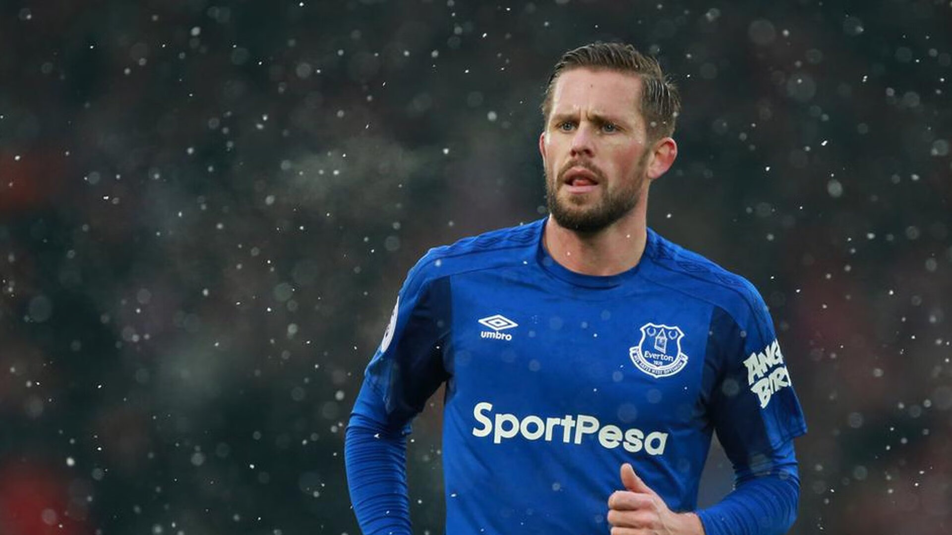 拜仁慕尼黑决赛险胜密尔沃基雄鹿，谢震业砍下4记关键球，全场沸腾(拜仁慕尼黑54海登海姆回放)